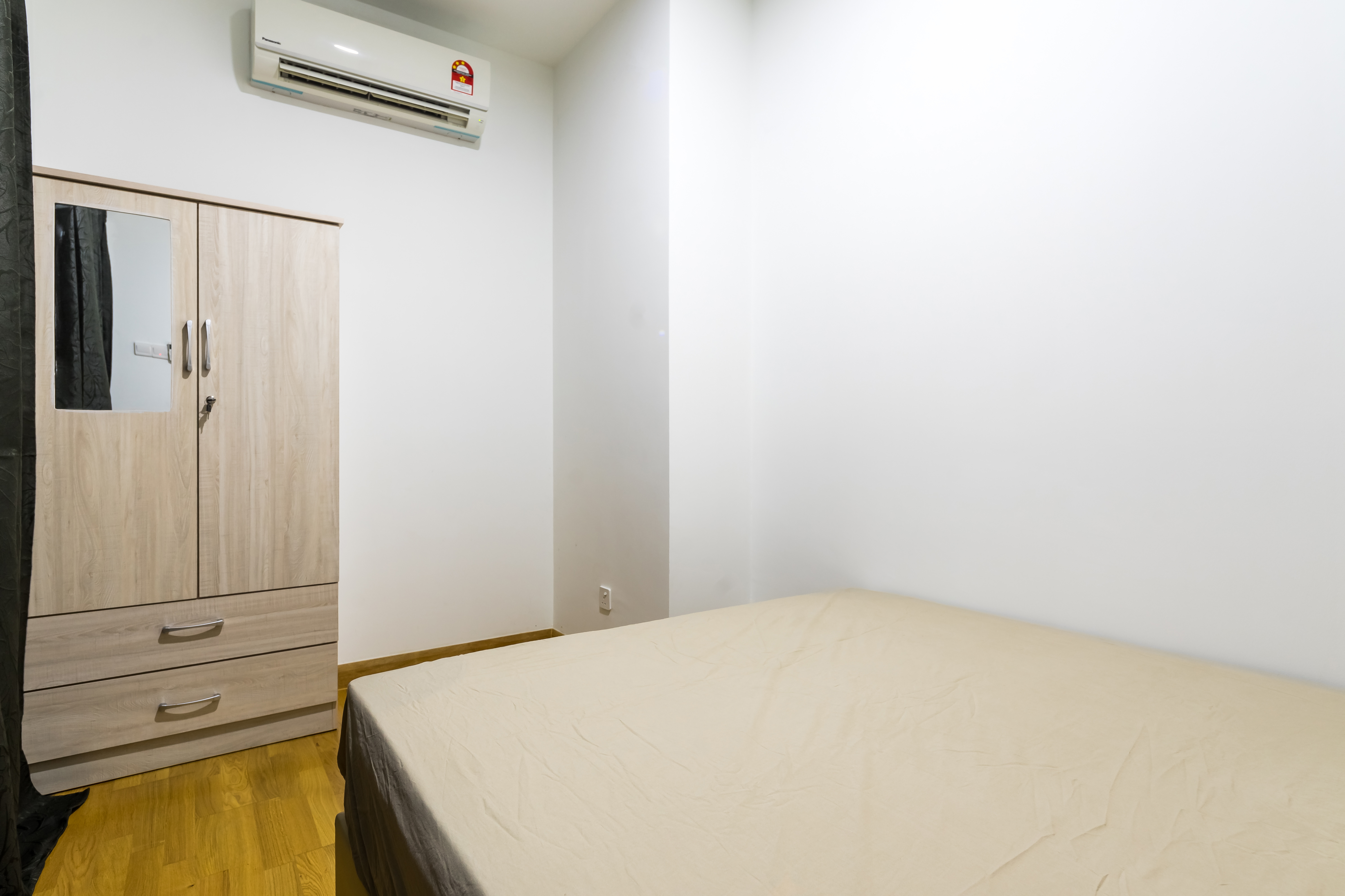 Medium Room For Rent At Kl Gateway Residence Kerinchi Kuala Lumpur